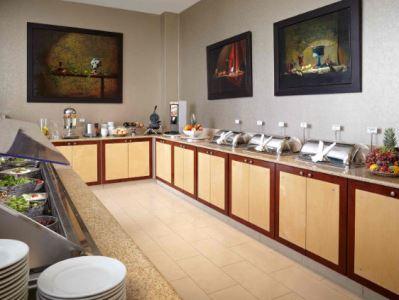 Hotel Courtyard By Marriott Montreal Airport 4*