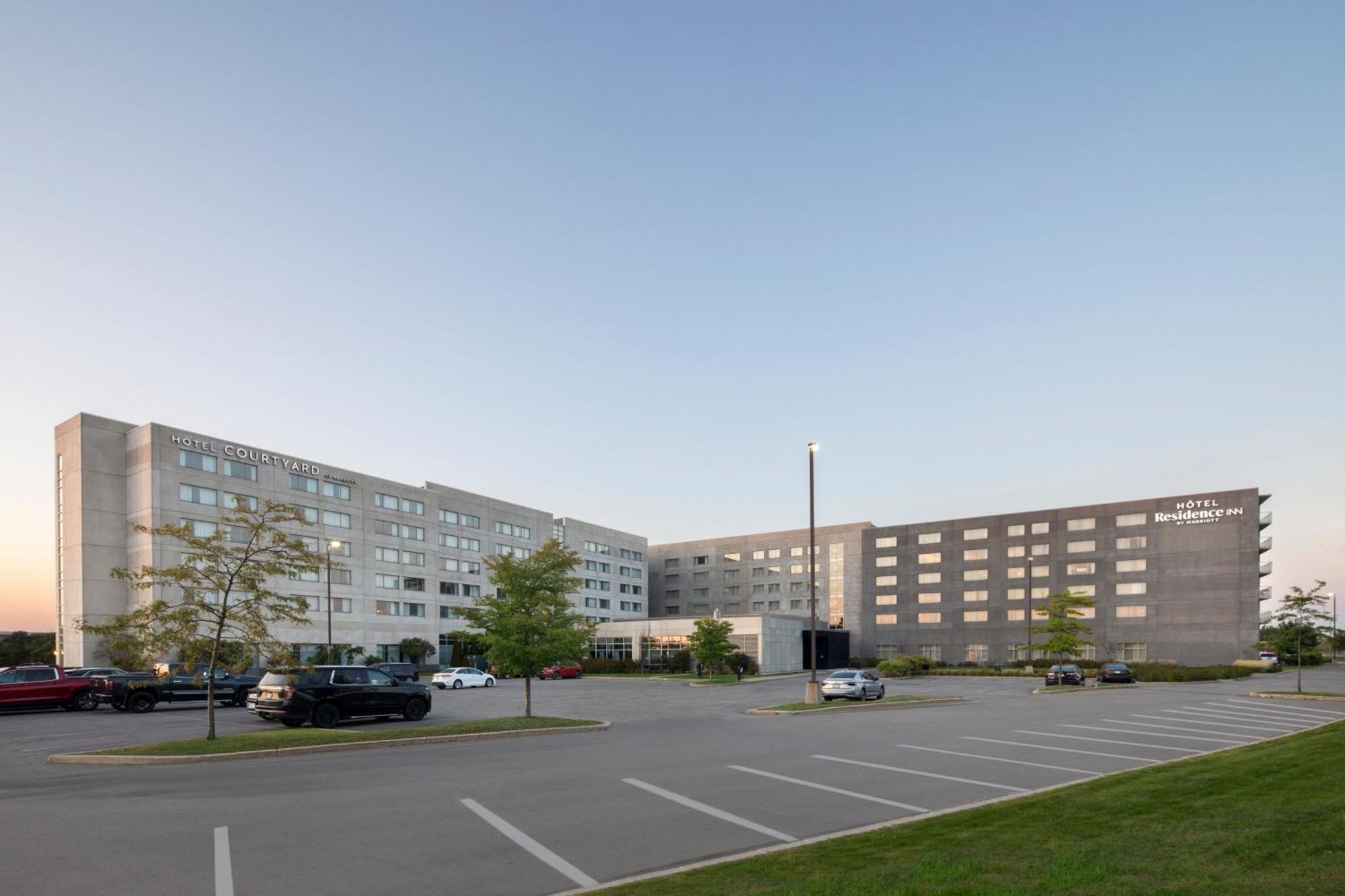 Courtyard By Marriott Montreal Airport Hotel