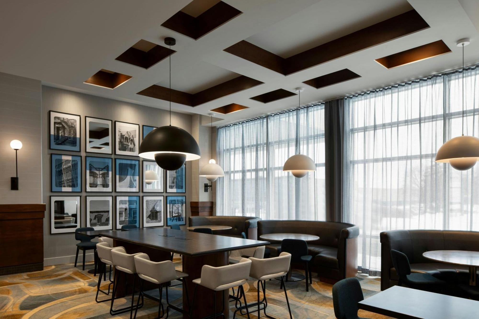 Hotel Courtyard By Marriott Montreal Airport Dorval