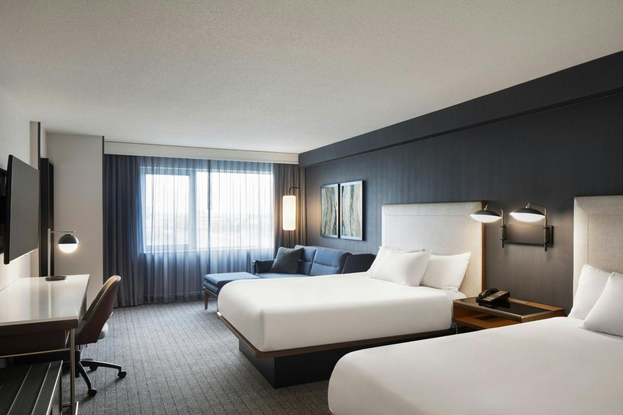 Courtyard By Marriott Montreal Airport Hotel