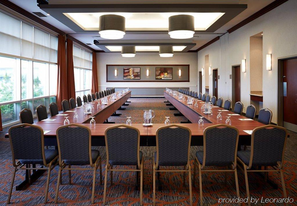 Courtyard By Marriott Montreal Airport