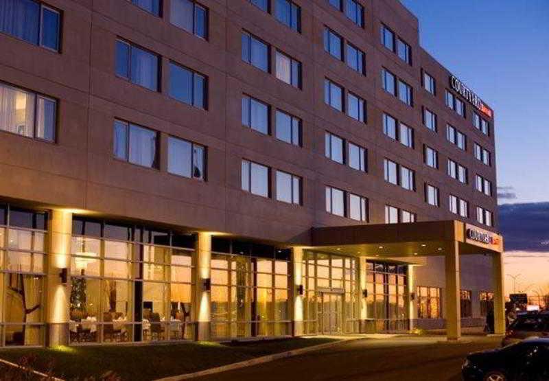 Courtyard By Marriott Montreal Airport 4*