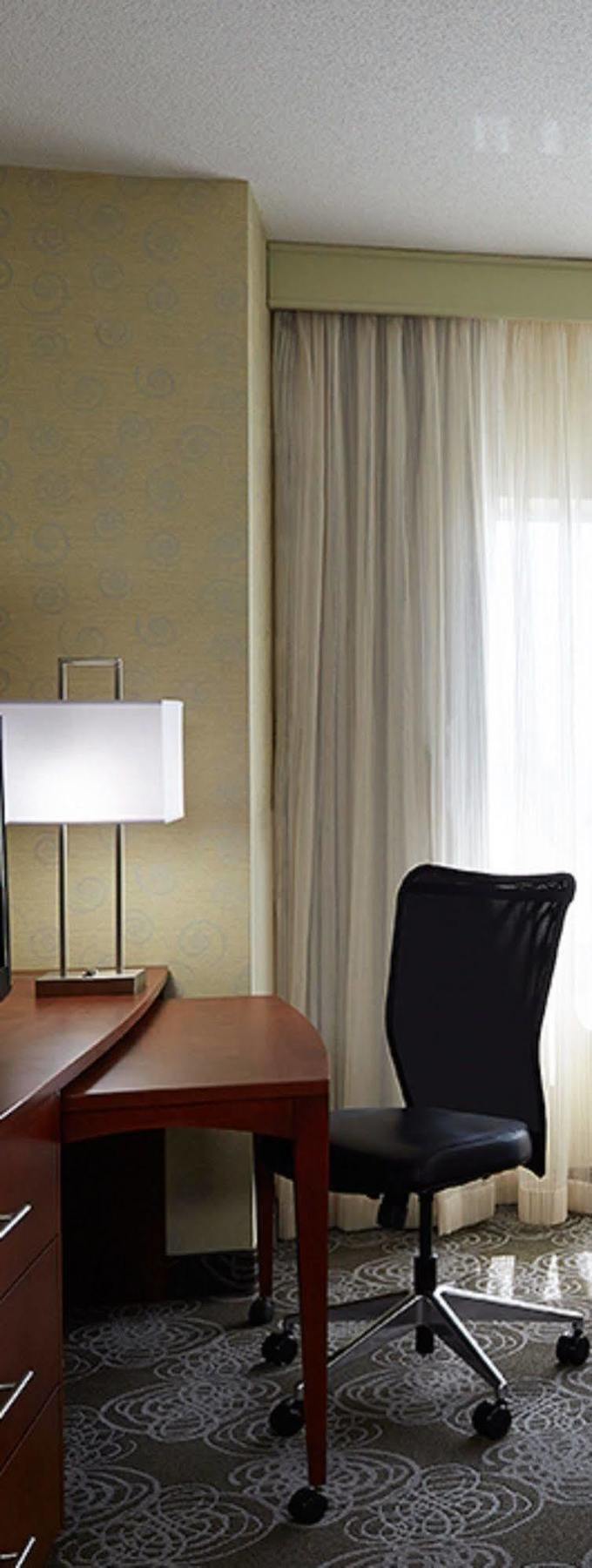 Courtyard By Marriott Montreal Airport Hotel 4*