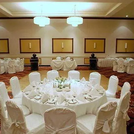 Courtyard By Marriott Montreal Airport 