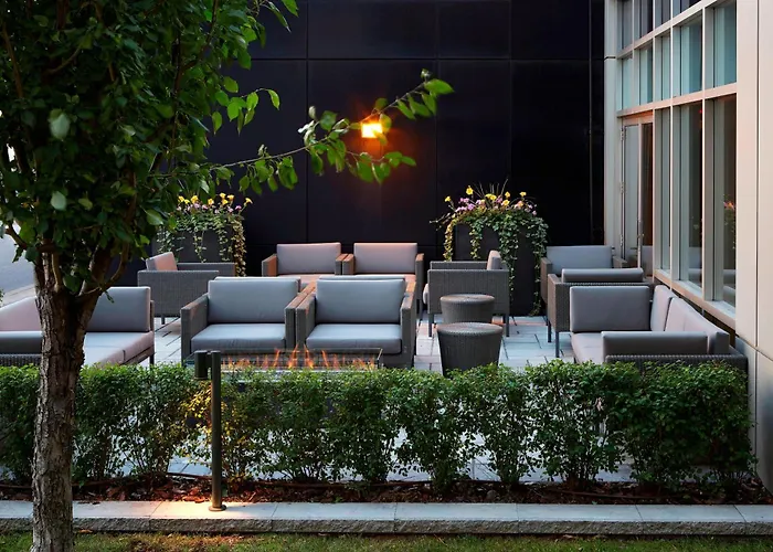 Courtyard By Marriott Montreal Airport