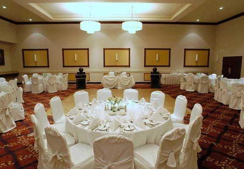Courtyard By Marriott Montreal Airport Hotel Dorval