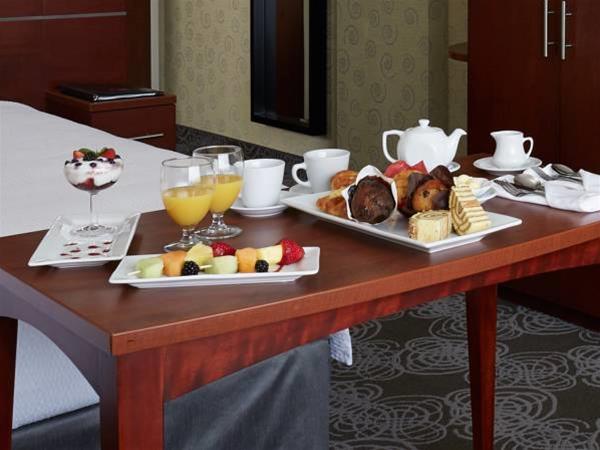 Courtyard By Marriott Montreal Airport 4*
