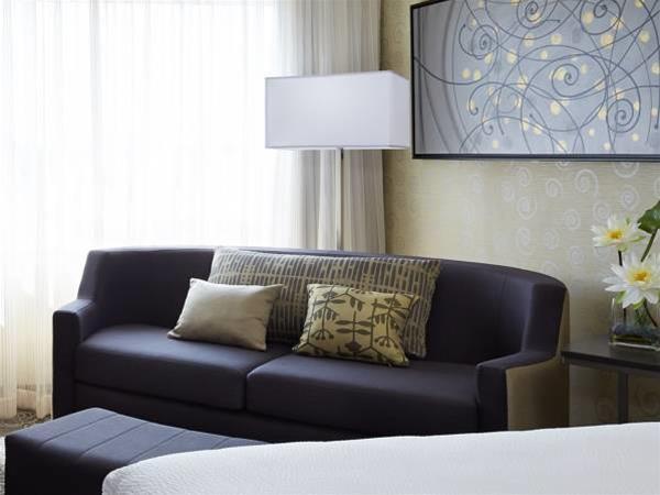 Courtyard By Marriott Montreal Airport Hotel Dorval
