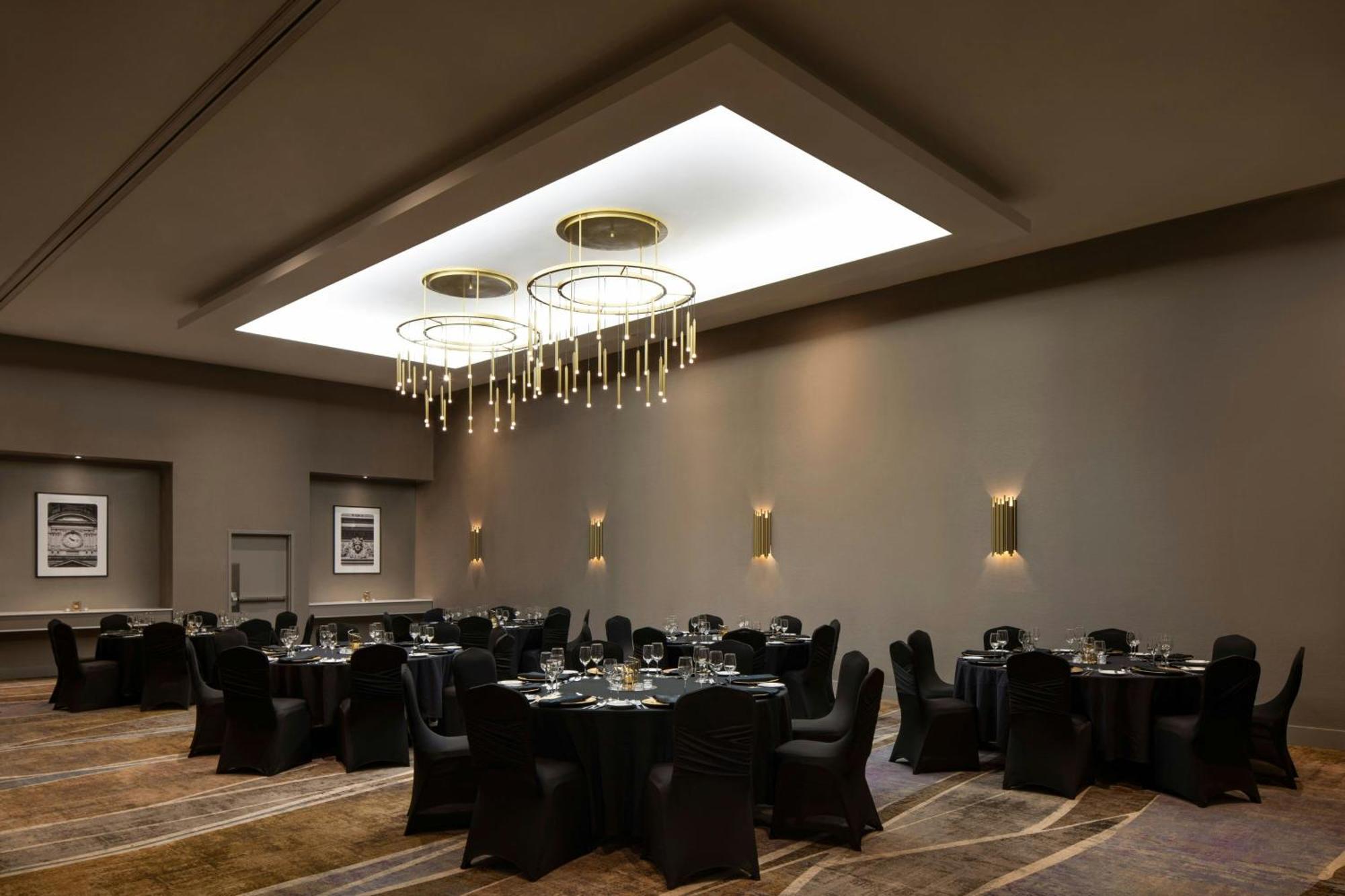 Courtyard By Marriott Montreal Airport Hotel