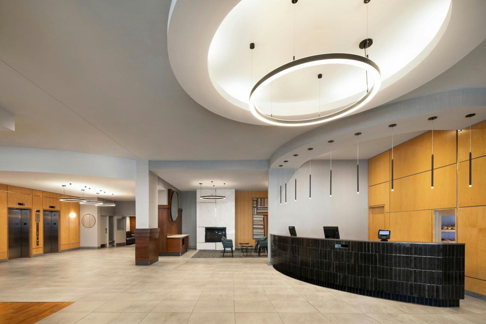 Hotel Courtyard By Marriott Montreal Airport