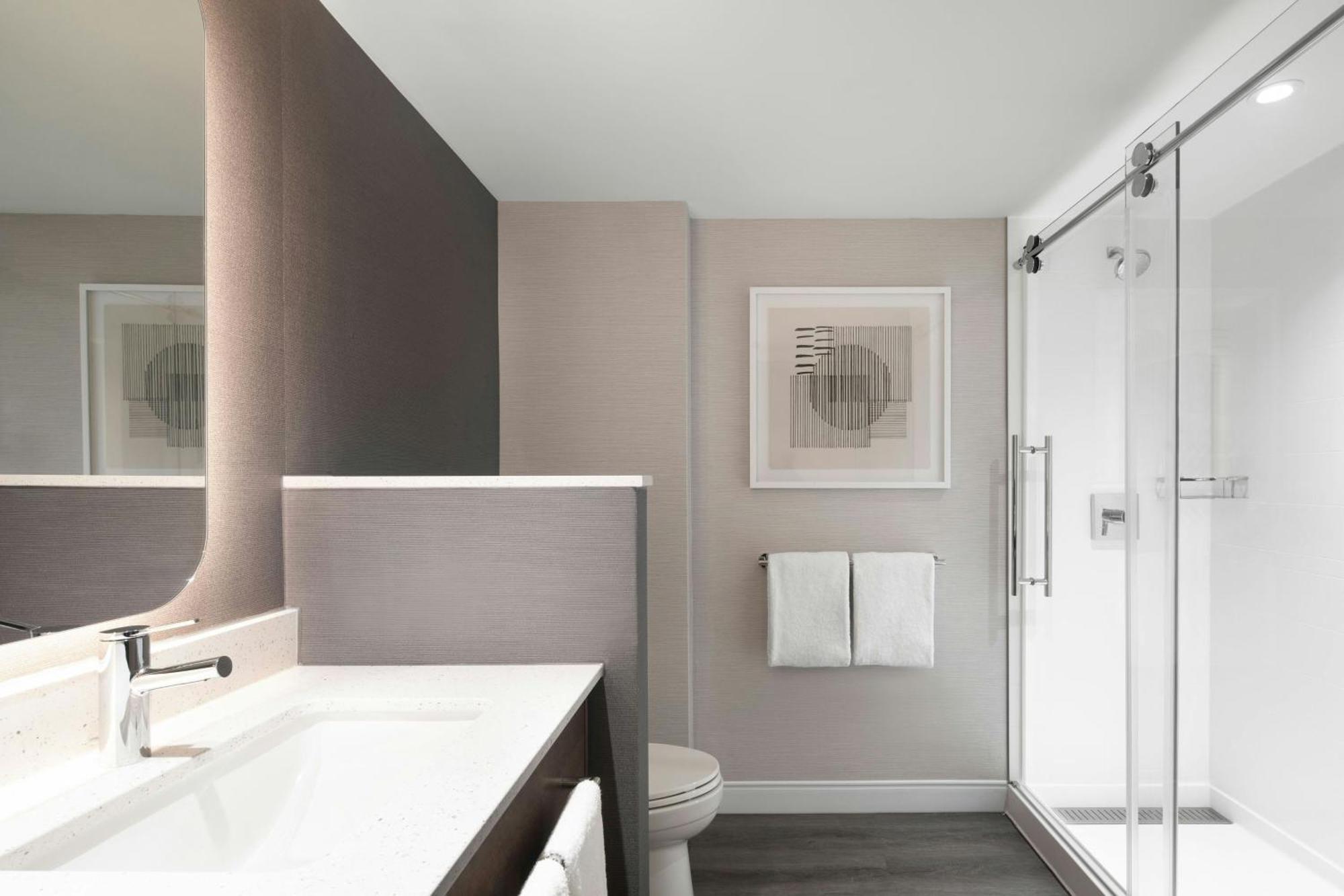 Courtyard By Marriott Montreal Airport Hotel 4*