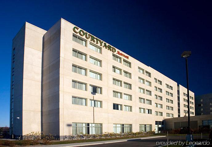Courtyard By Marriott Montreal Airport Hotel 4*