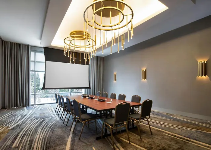 Courtyard By Marriott Montreal Airport