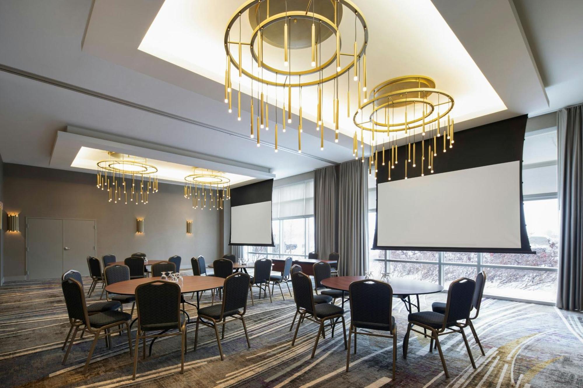 Courtyard By Marriott Montreal Airport Dorval