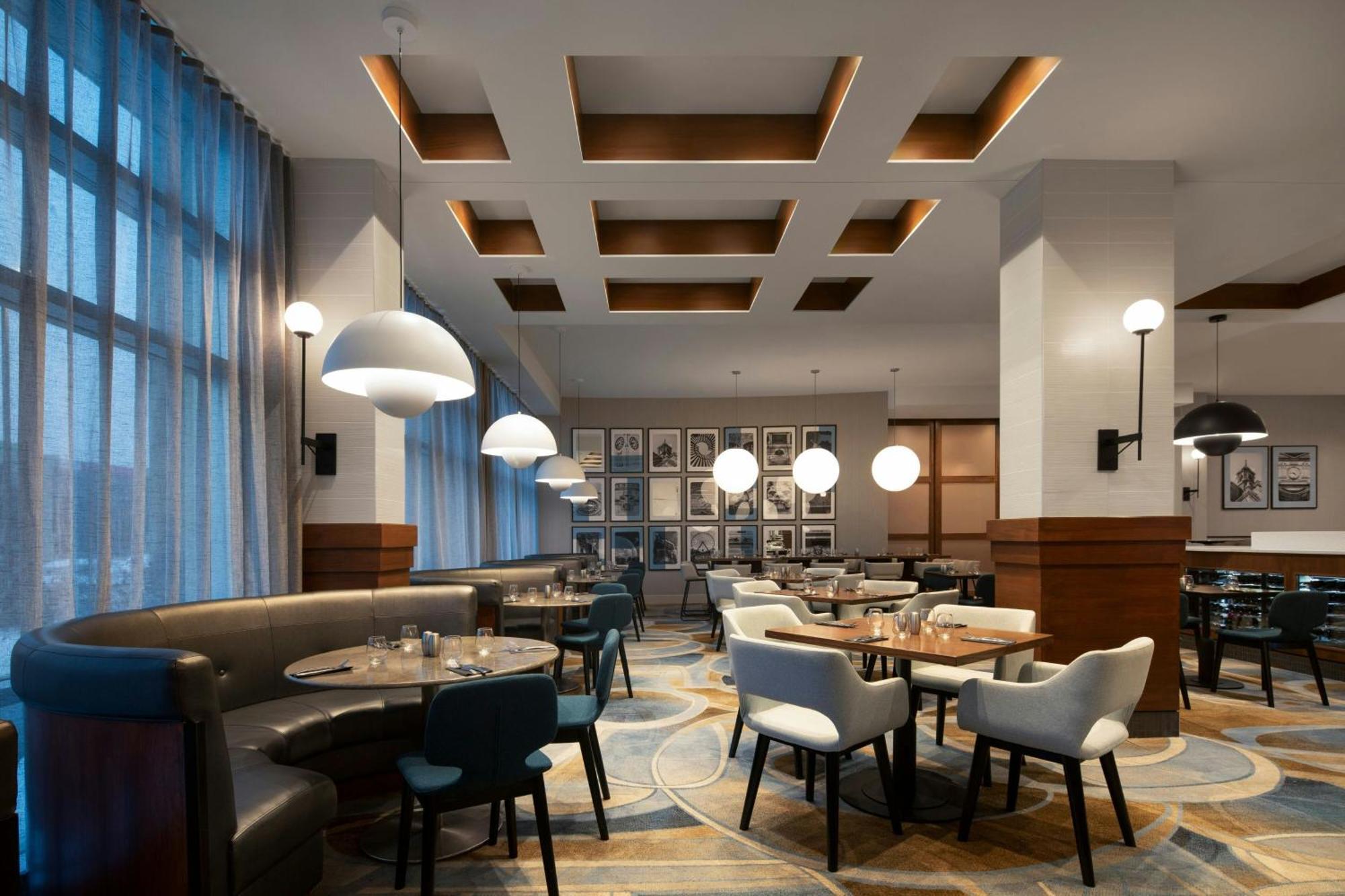 Courtyard By Marriott Montreal Airport